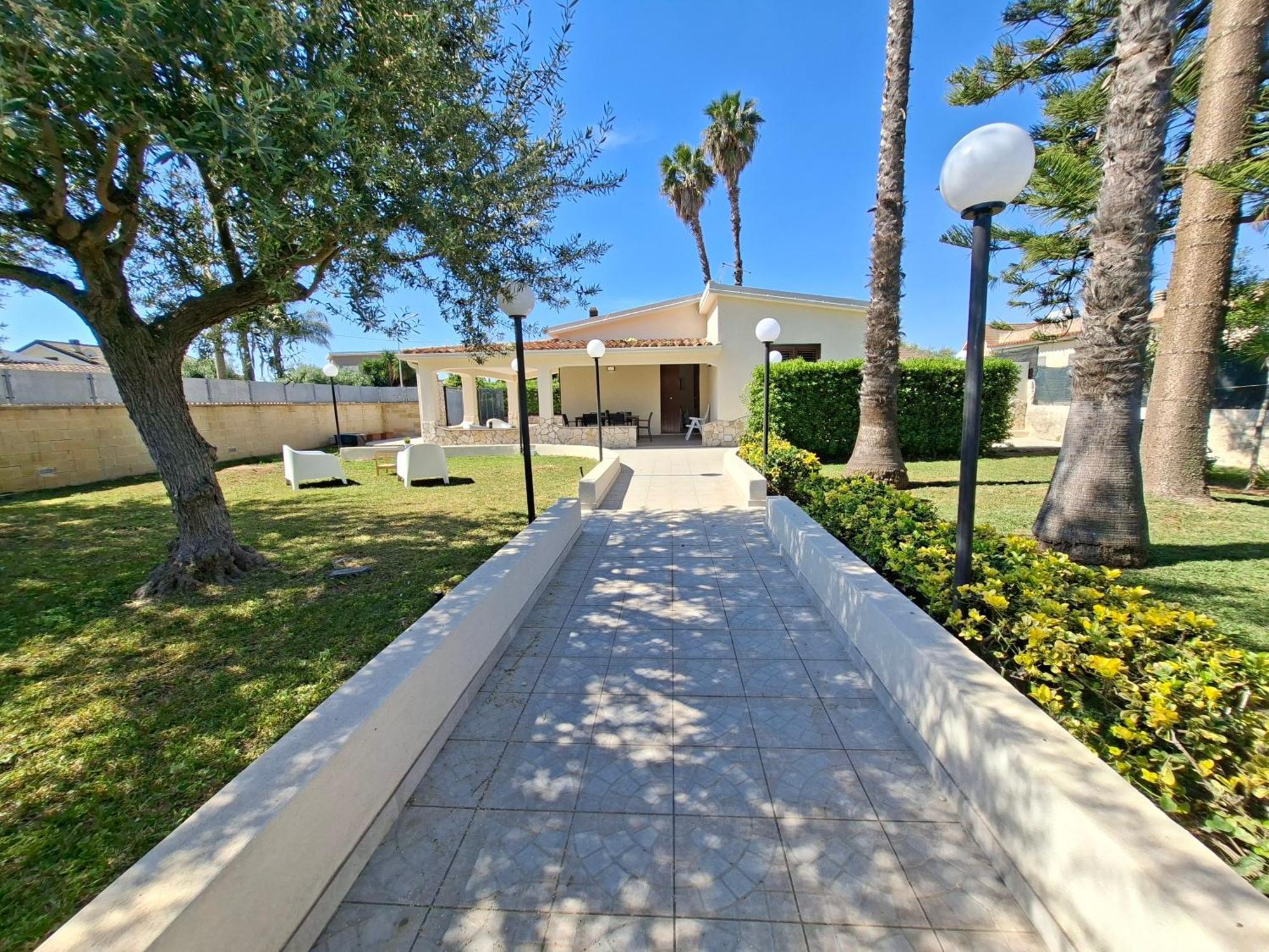 Carmela Villa *